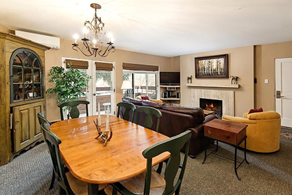 Fasching Haus Unit 180, Cozy, Deluxe With Private Deck, 2 Blocks From Downtown Casa de férias